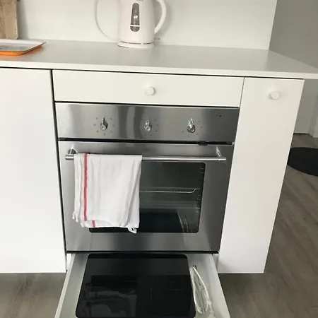 Sunny Mokotow - Near The Metro Βαρσοβία