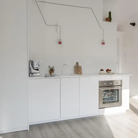 Sunny Mokotow - Near The Metro * Varsovia