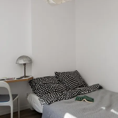Sunny Mokotow - Near The Metro דירה