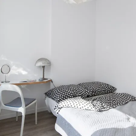 Sunny Mokotow - Near The Metro * Varsovia